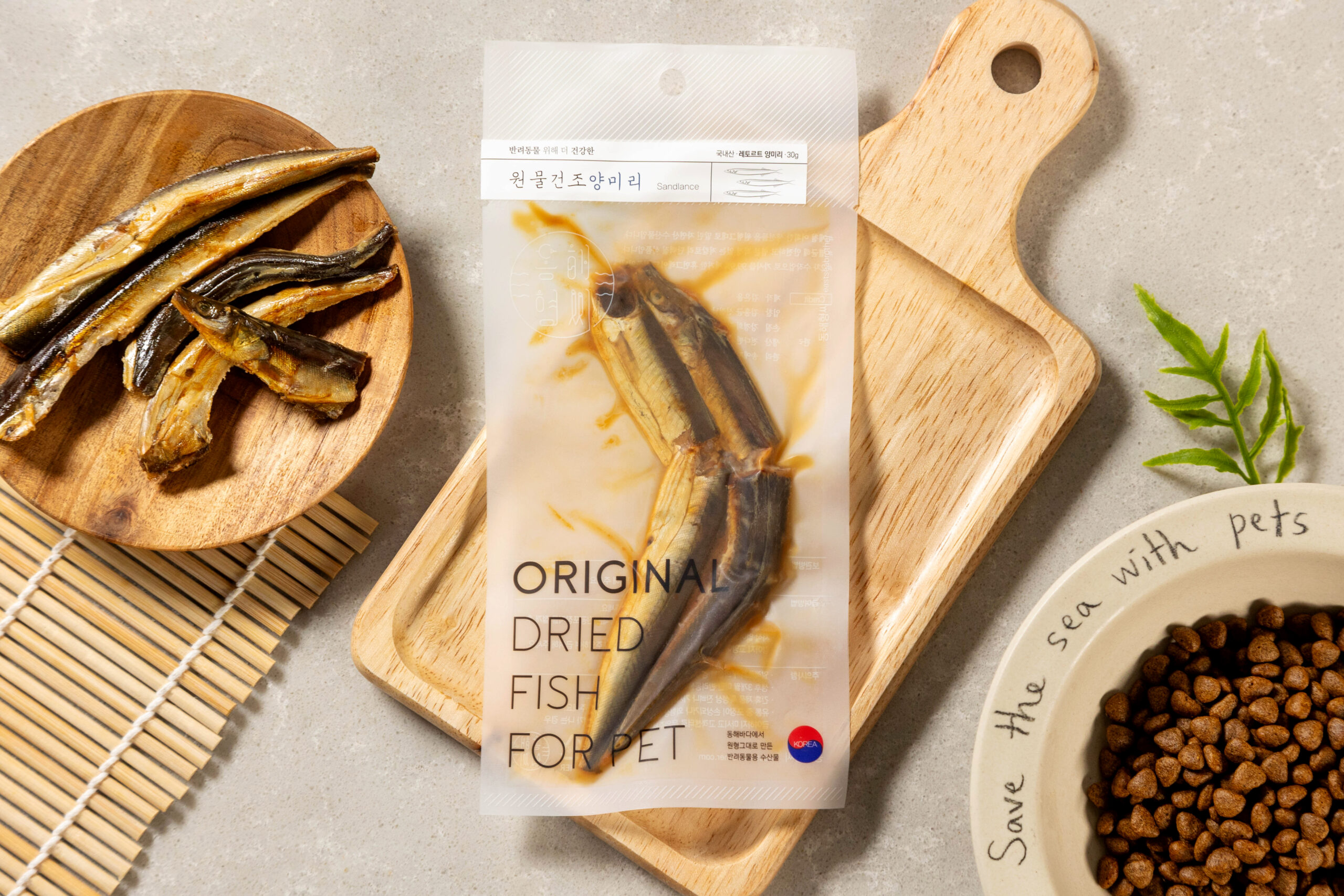 East Sea Brother Premium Half dried Trout is low in calories, salt content and clear of heavy metals. It is made from human-grade fish sourced from the East Sea, Goseong, Gangwon